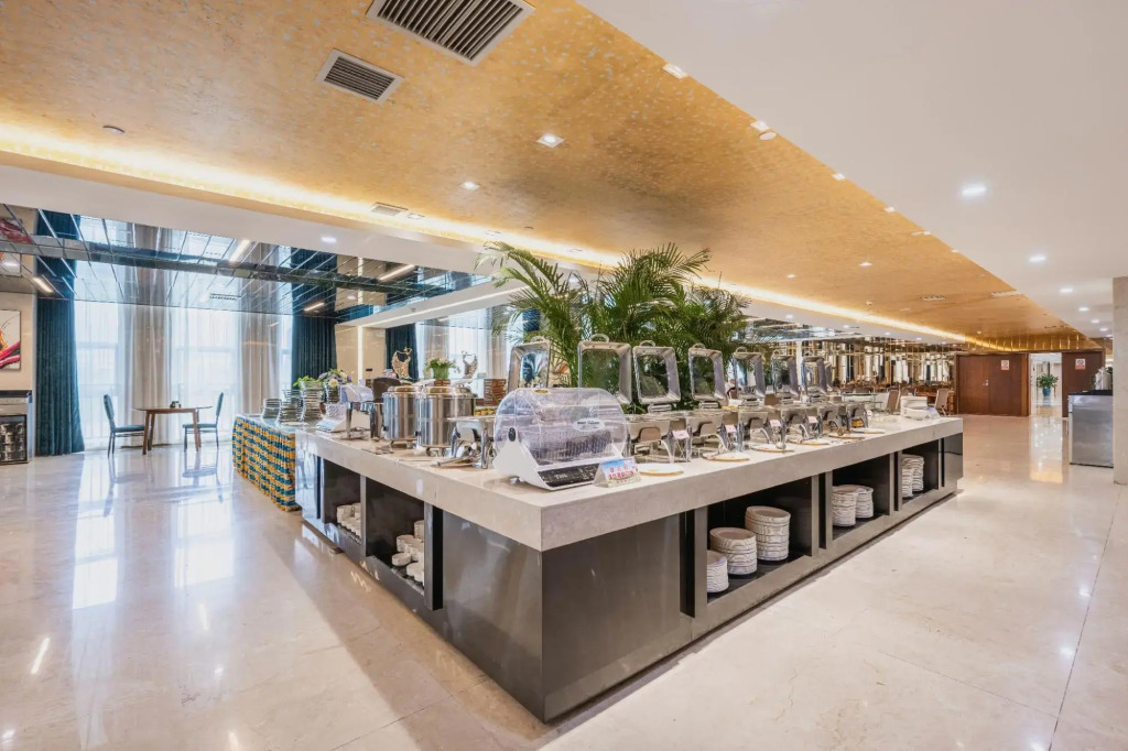 Xinjiang Runjin International Hotel (Kuitun Meimei Park)
