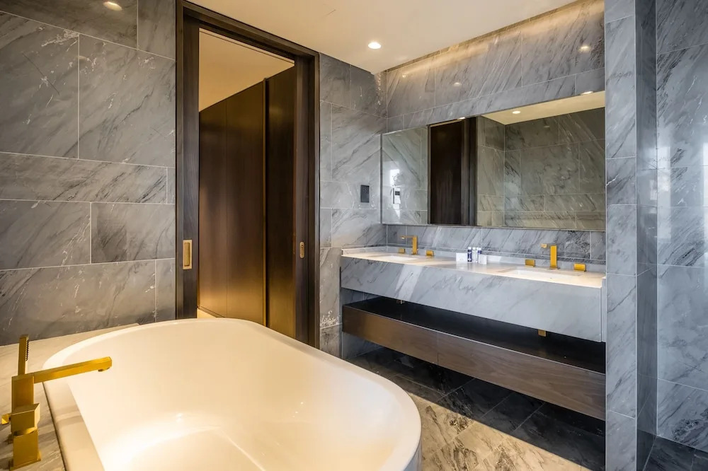 Maison Privee - Glamourous Apt with Sea Views at FIVE Palm