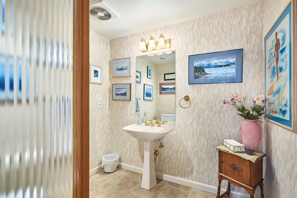 Scenic Bay View Sublime In East San Jose! 2 Bedroom Home