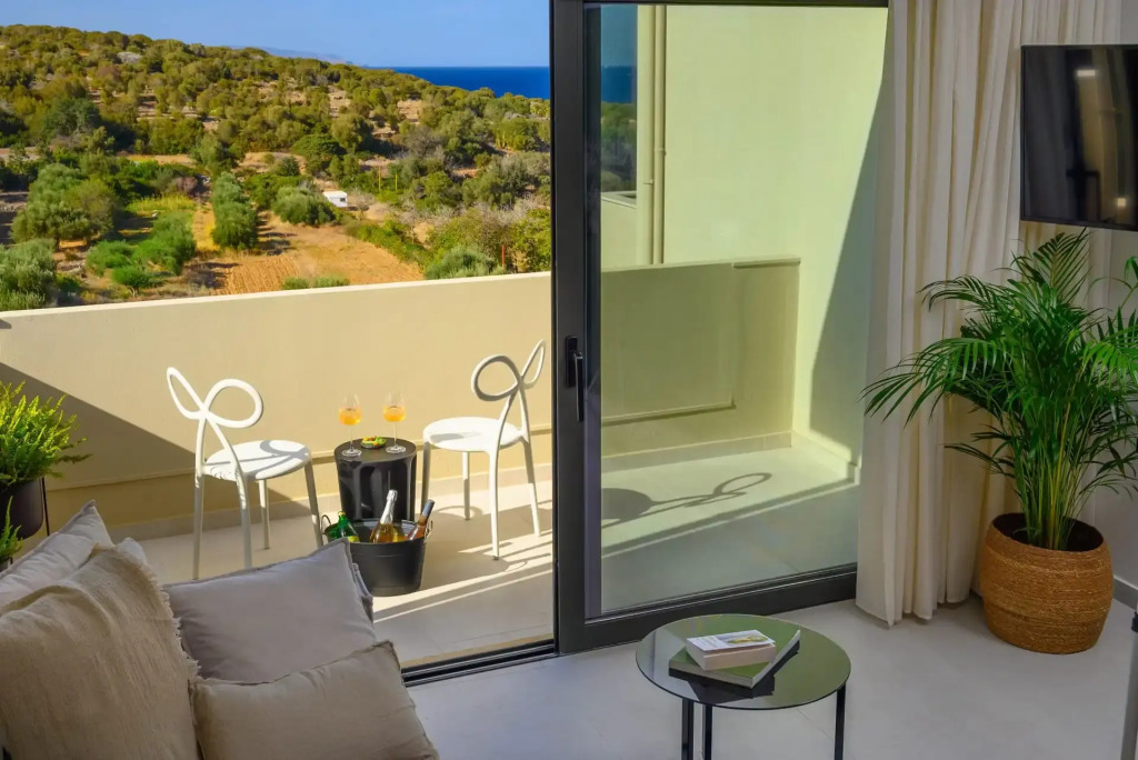 KALOS LUXURY HOMES, BEACHSIDE EXPERIENCE VOULISMA