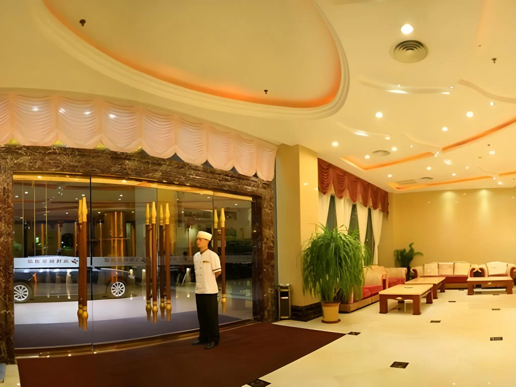 Yijian Holiday Hotel