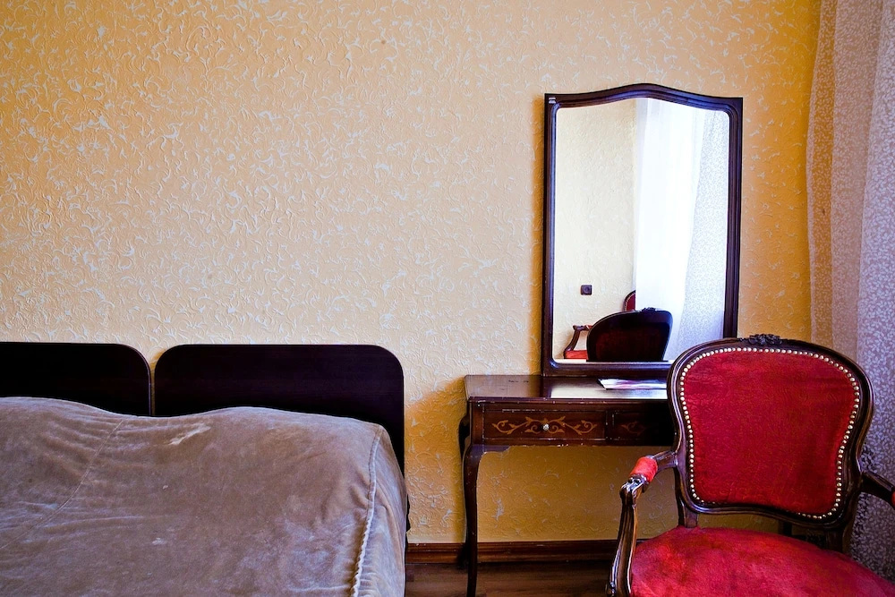 Lessor Apartments