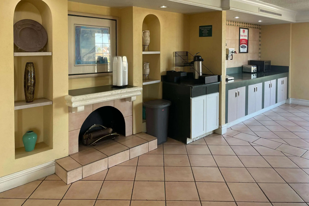 Econo Lodge Kalamazoo near Wings Stadium