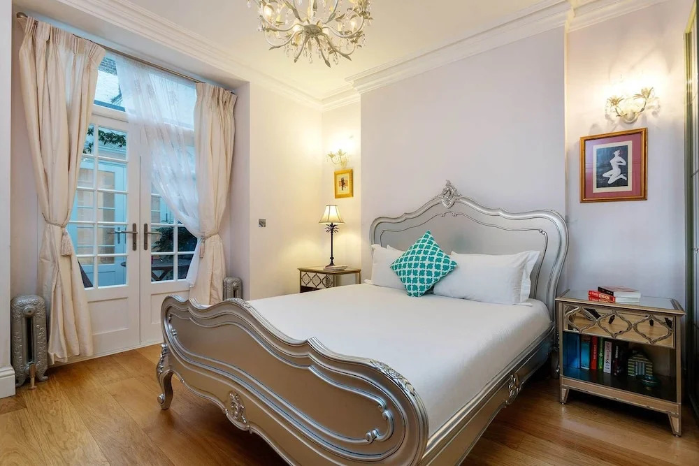Pristine by Pimlico Gardens