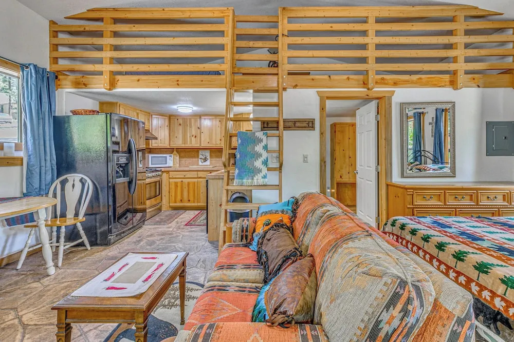 Great for Couples! Extended-stay Studio in Ruidoso
