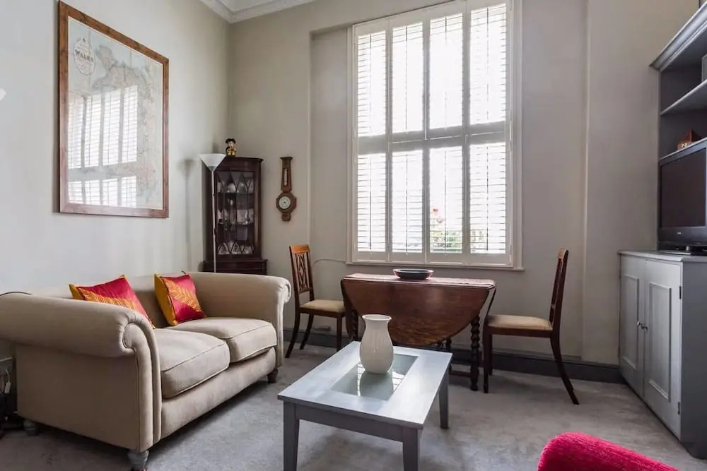 Gorgeous 1br Home in Victoria W/Patio, 4 Guests