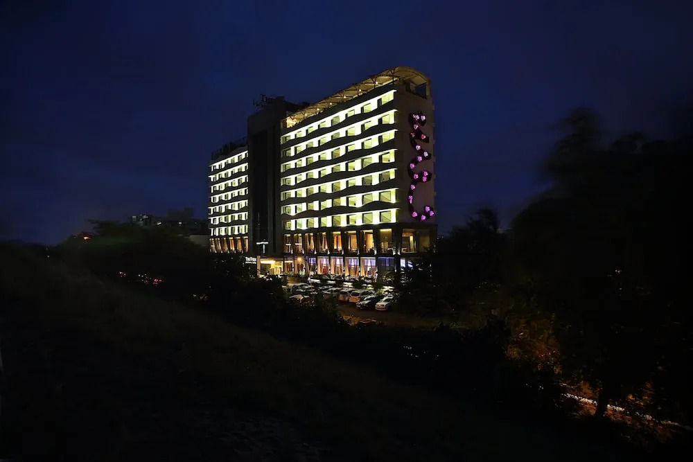 Fortune Select SG Highway, Ahmedabad - Member ITC Hotels Group