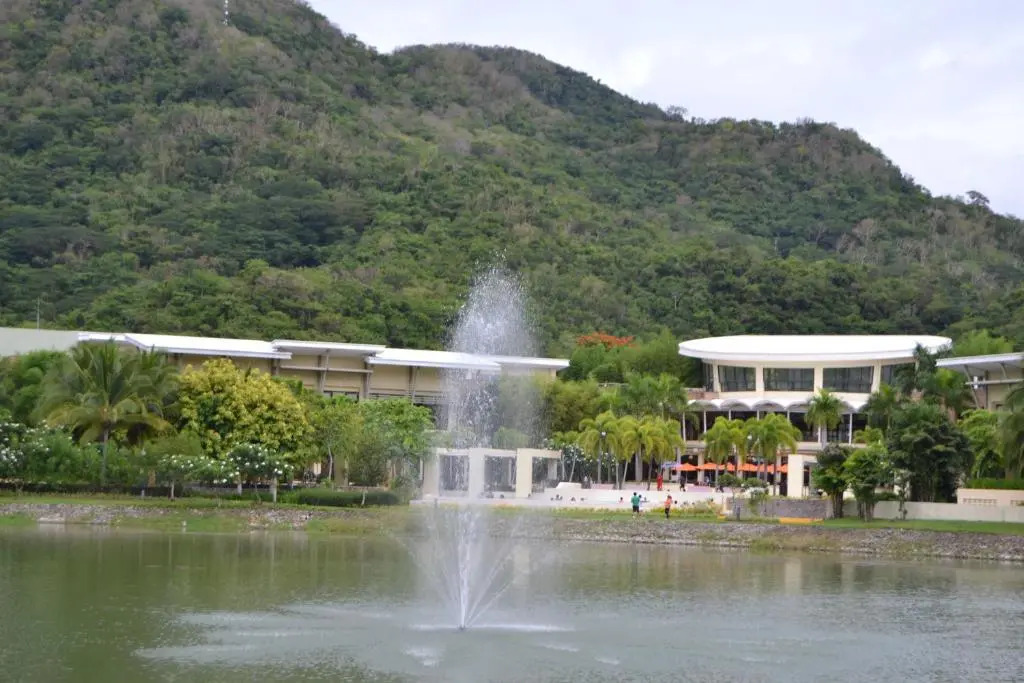 Pico de Loro Hamilo Coast