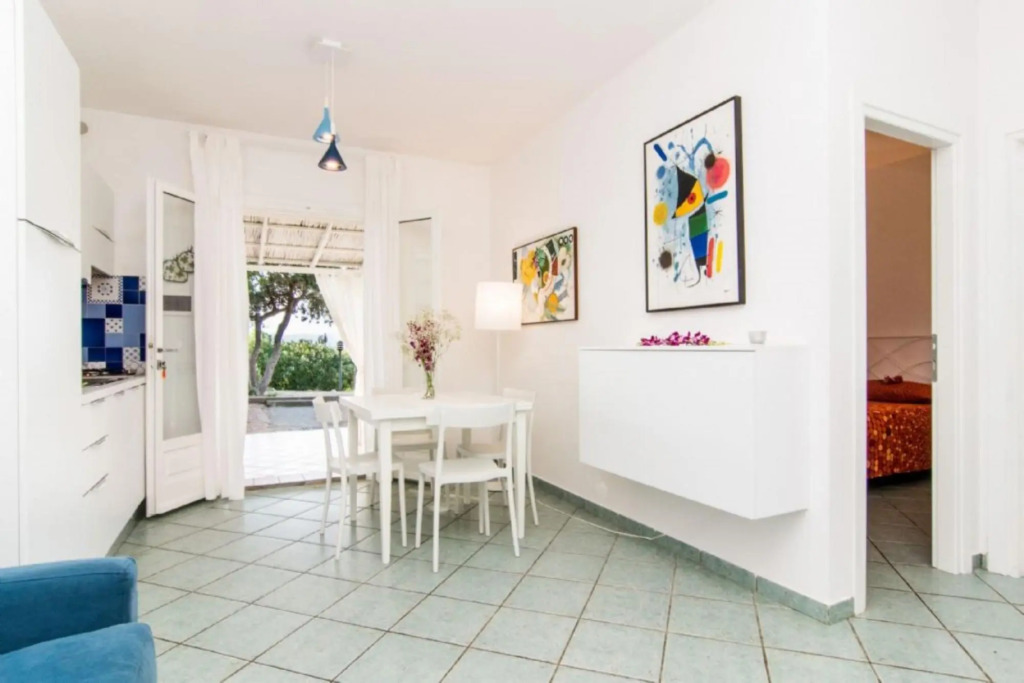 Terraced houses in a quiet seafront area with panoramic views.-Colibrì 2