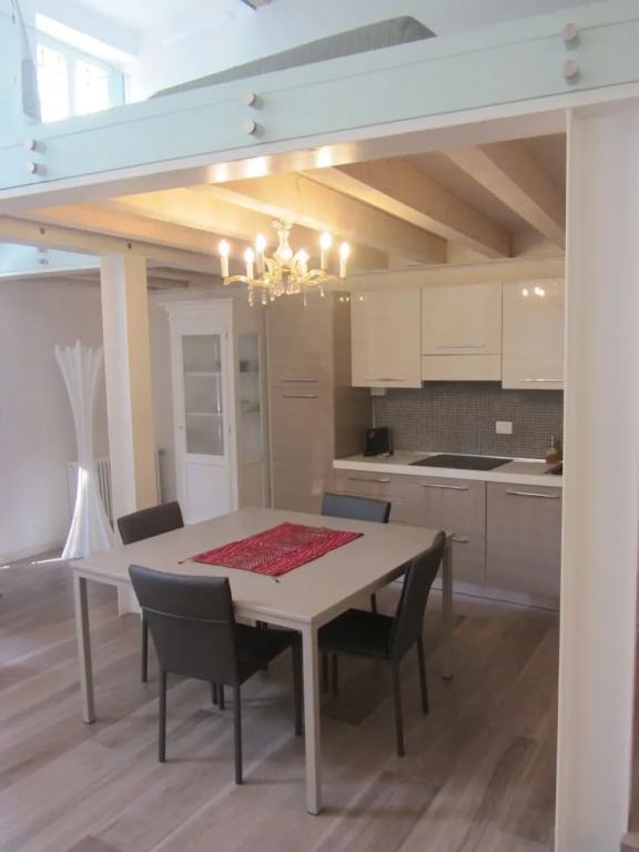 Garibaldi Luxury Home - Royal Solution