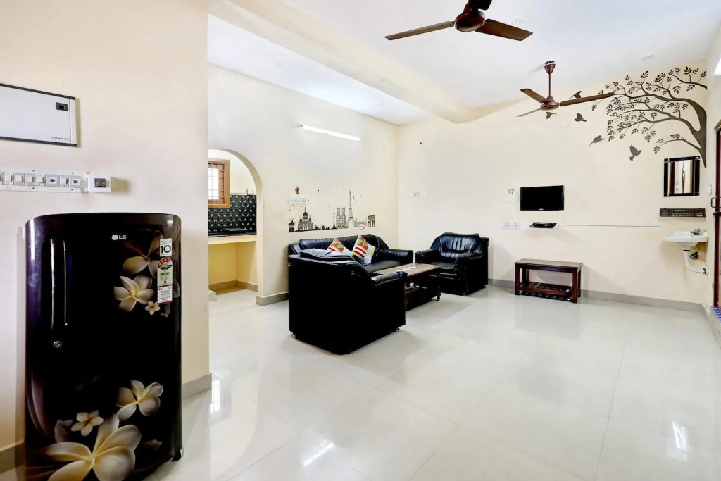 OYO 78180 2BHK Compact Home Near Promenade Beach