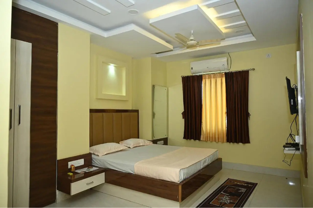 Fabhotel Golden Bliss
