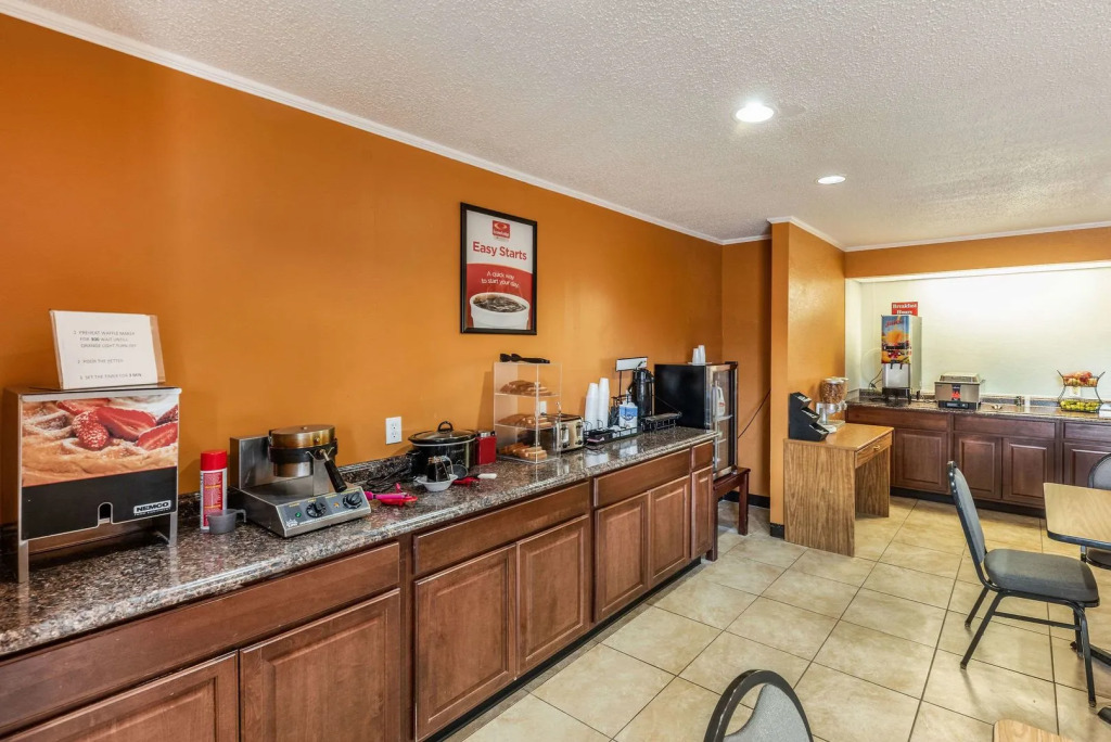 Econo Lodge Inn & Suites Mckinney - Plano North