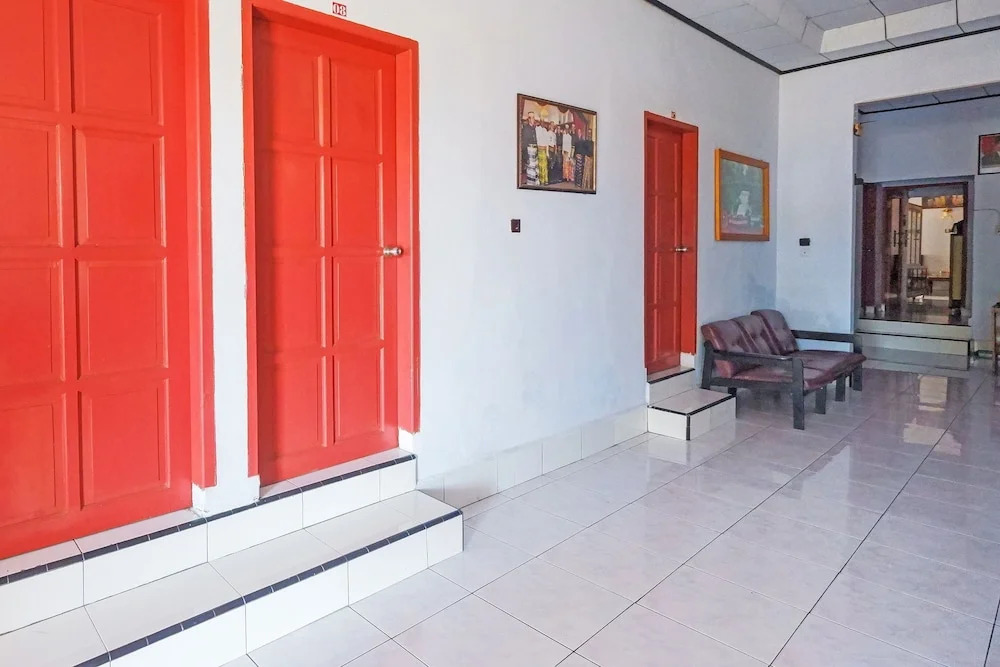 Hotel O Wisma Arwini Syariah Near Benteng Balangnipa