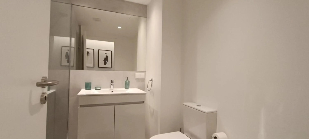 211 Apartamento moderno com vista para a piscina no centro da cidade