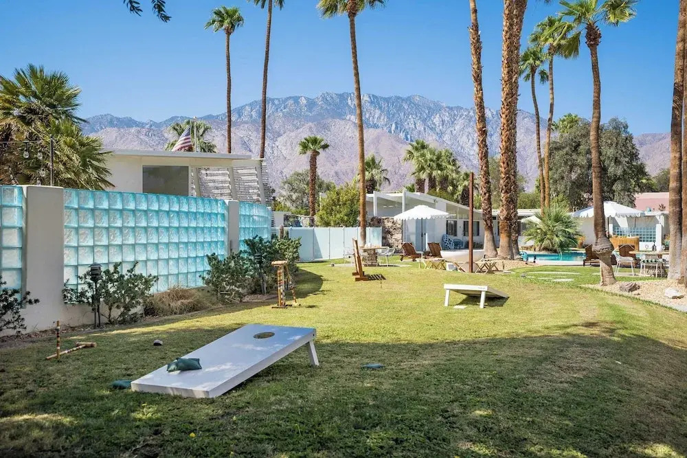 The Monkey Tree Hotel Buyout by Avantstay Entire Hotel Buyout! Funky Rooms w/ Modern Amenities!