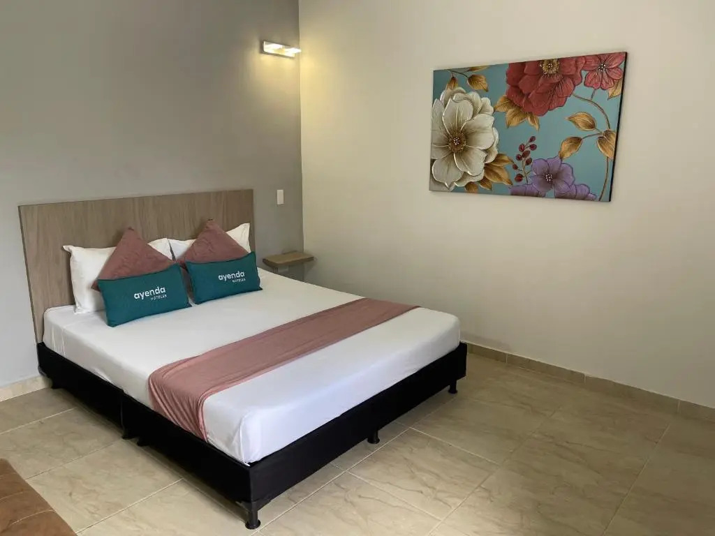 Hotel 12 Nights