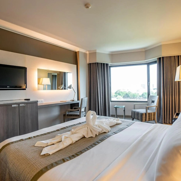 The Grand Riverside Hotel