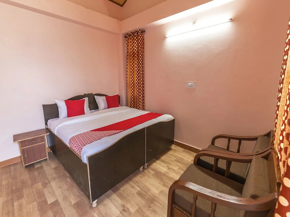 OYO 12430 Home 2BHKPine Tree Valley Chotta Shimla