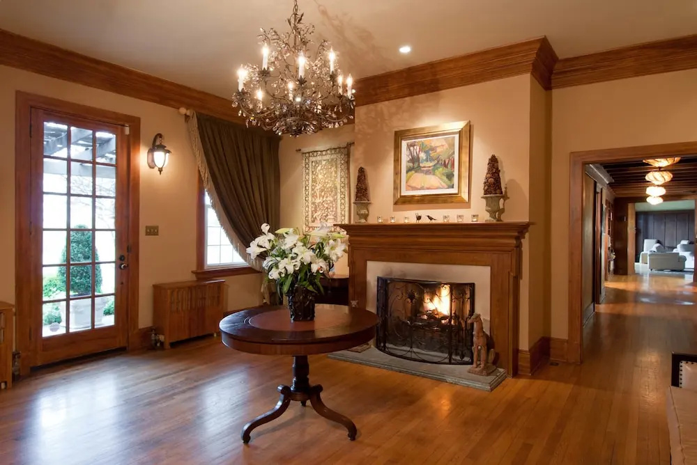 Glen Gordon Manor