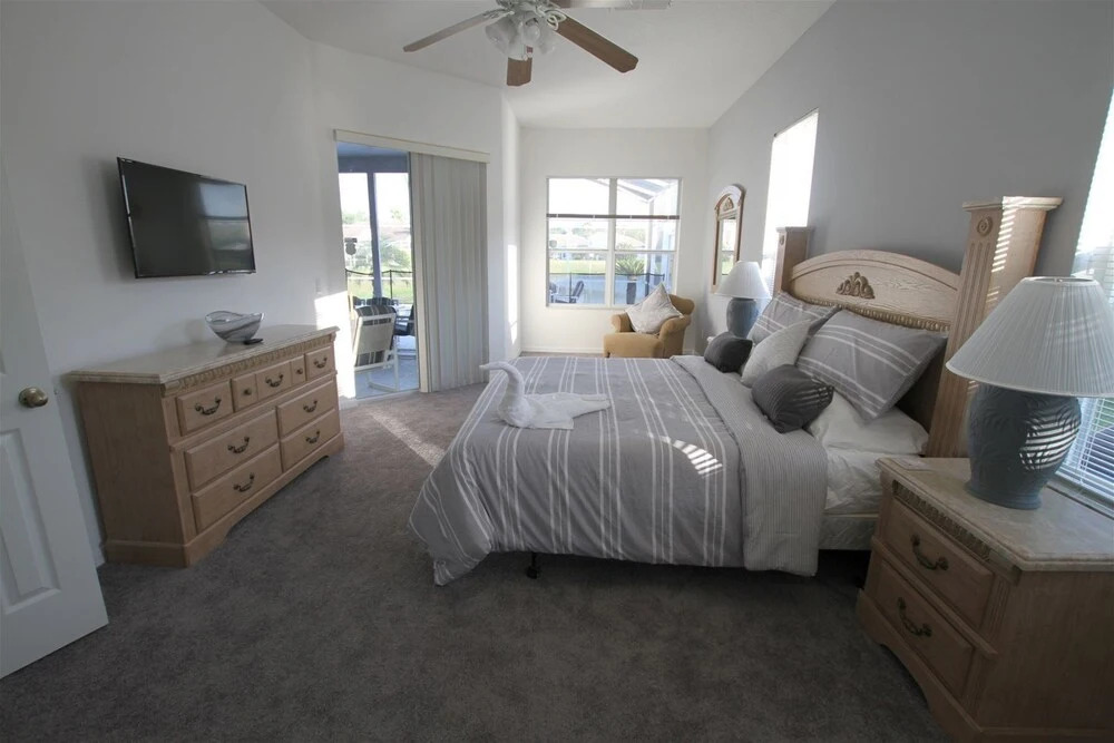 Large 5 bed Villa With South Facing Pool Overlooking Water