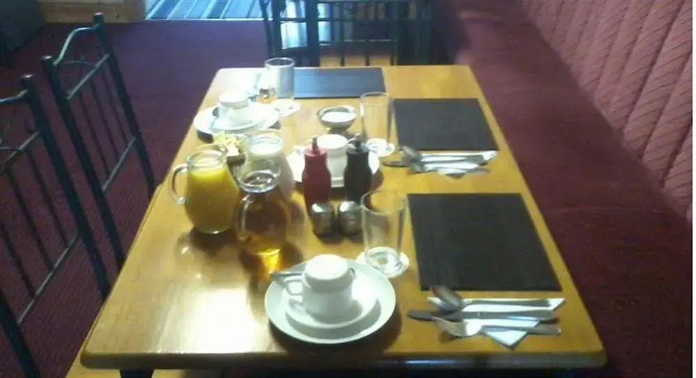 Dering Lodge Hotel