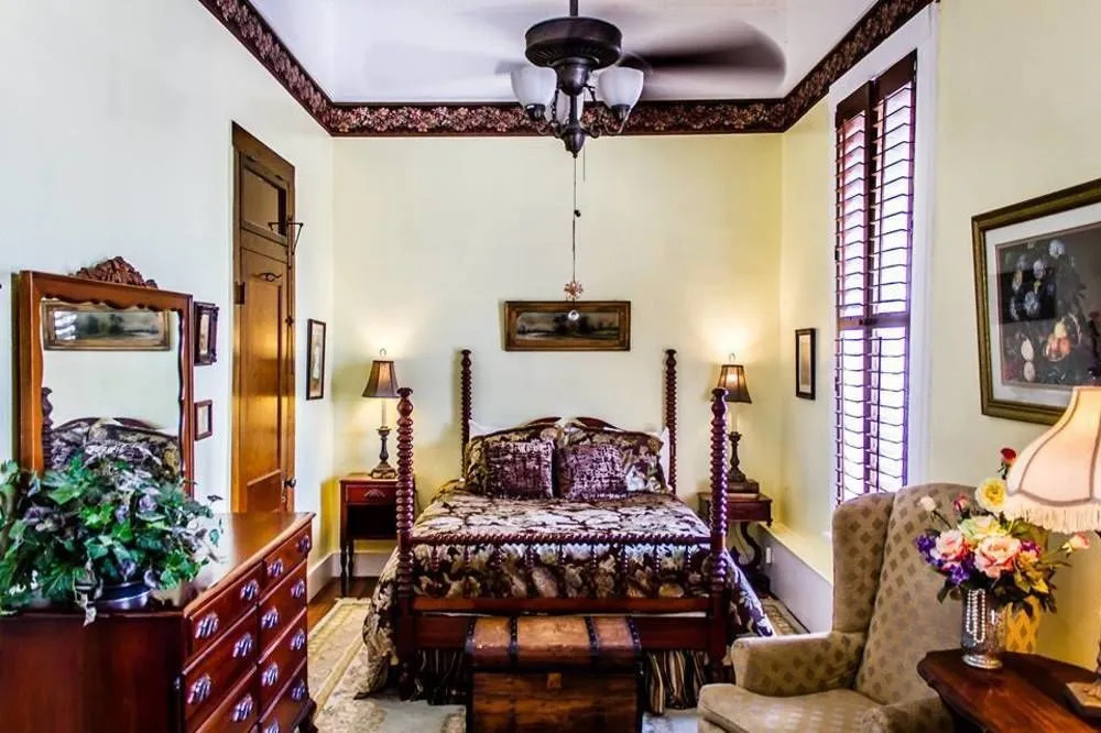 Nutt House Hotel