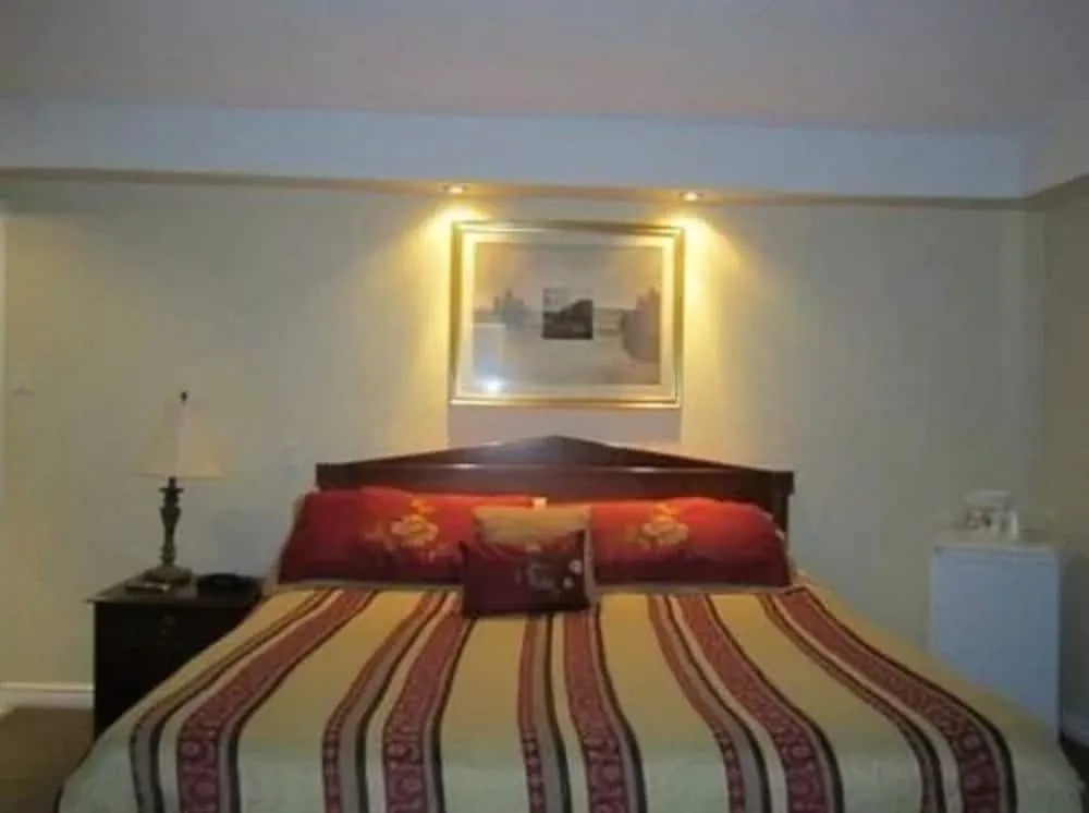 Lighthouse Inn