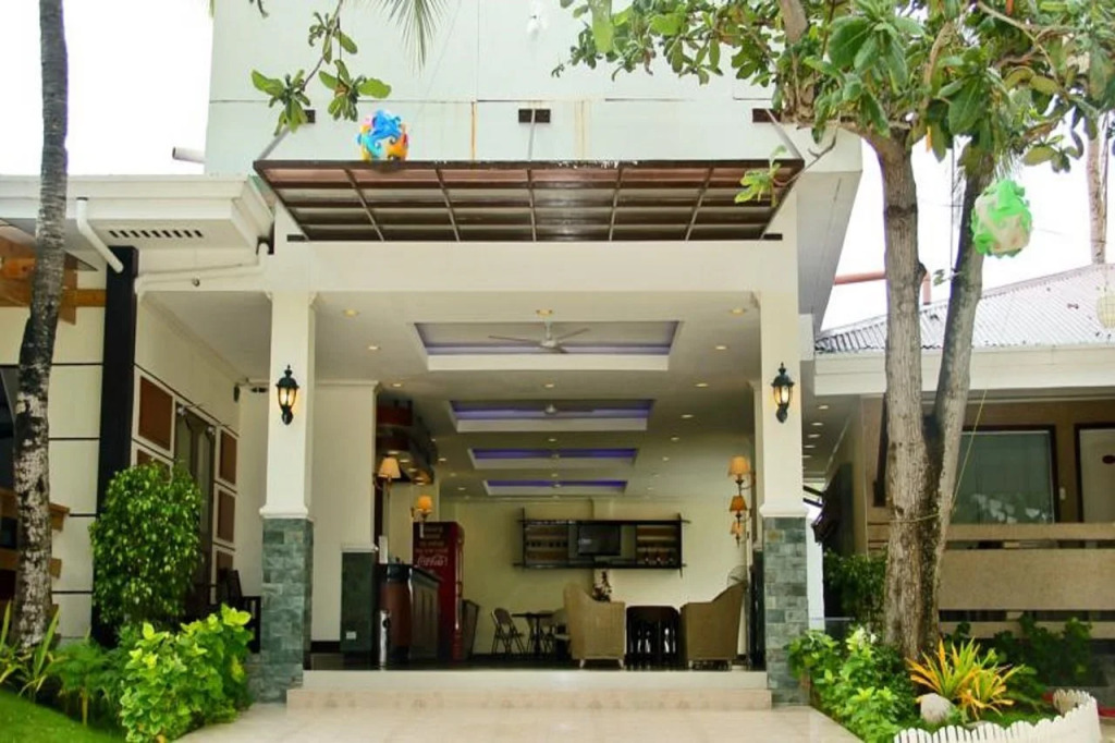 BlueFins Resort