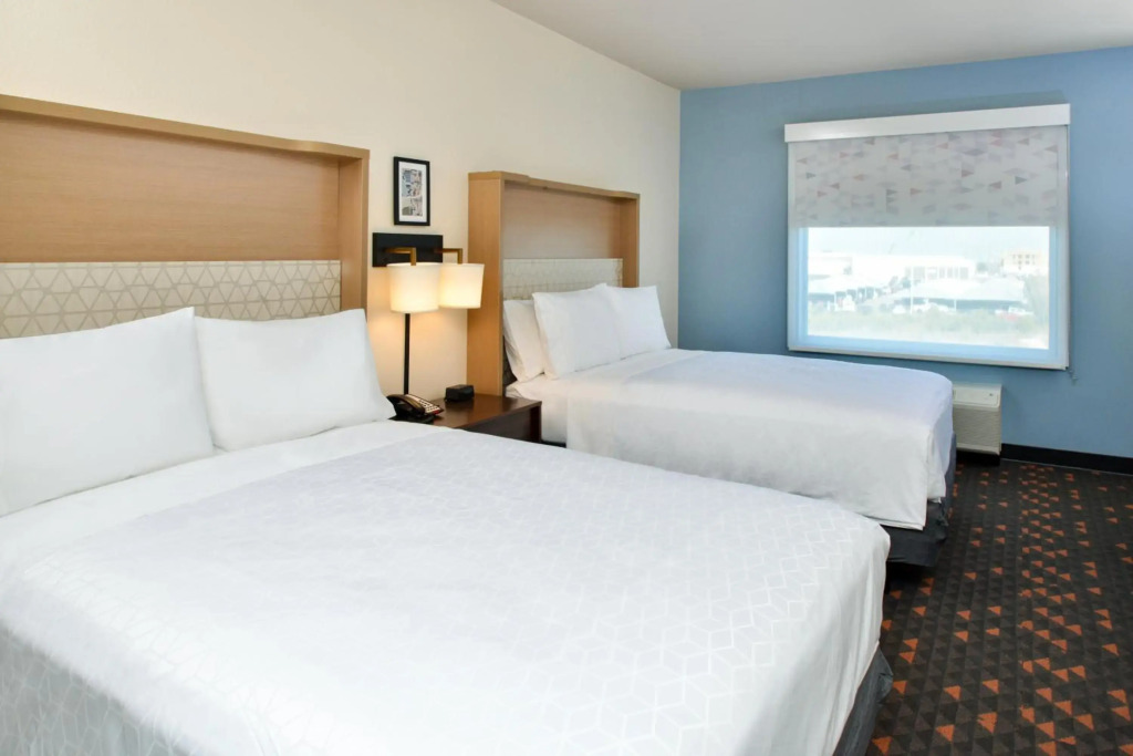 Holiday Inn Express & Suites - Beaver Dam by IHG