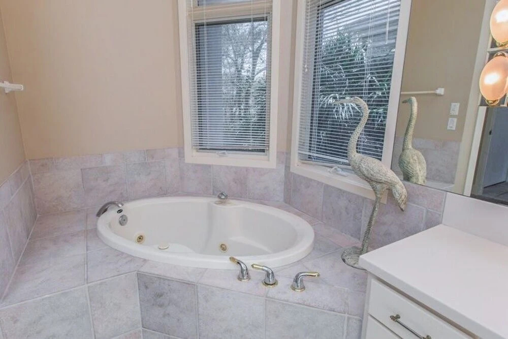 All-Suite Oceanfront Oasis W/ Pool & Hot Tub Home