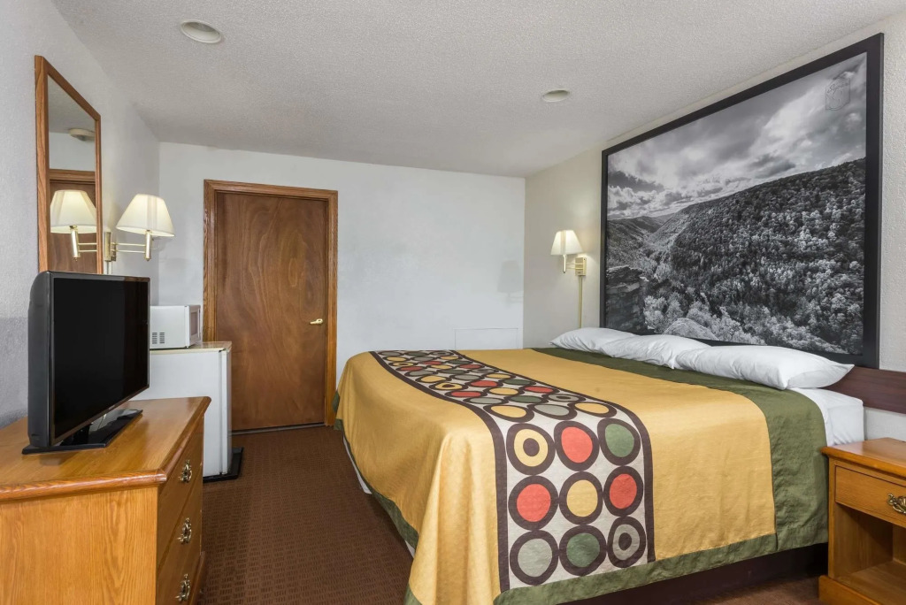 Super 8 by Wyndham Bridgeport/Clarksburg Area