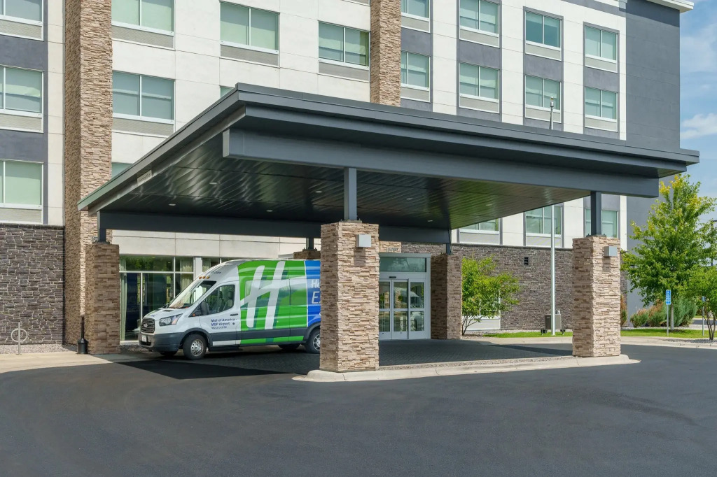 Holiday Inn Express & Suites Mall of America - MSP Airport by IHG