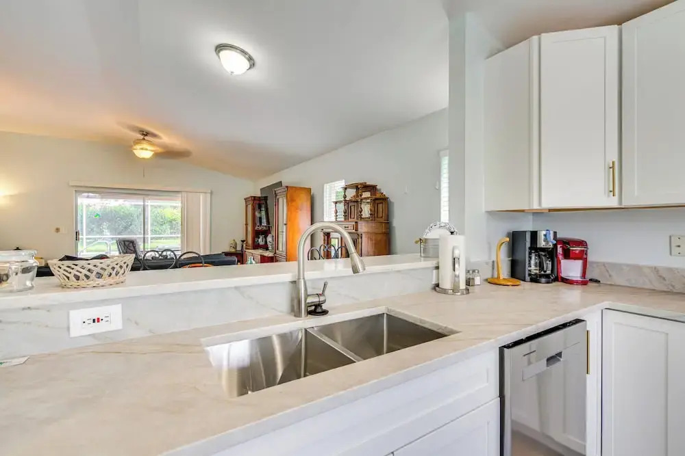 4 Mi to Beaches: Fort Myers Escape w/ Patio