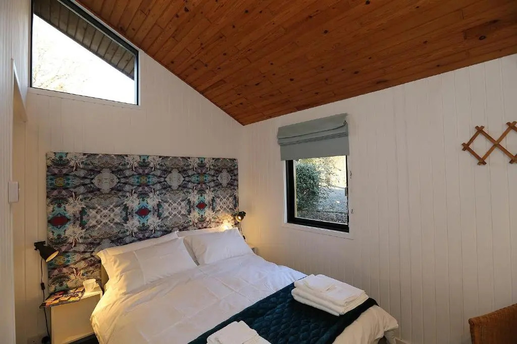 Cosy Modern Nordic Lodge w/ Loch View & Log Burner