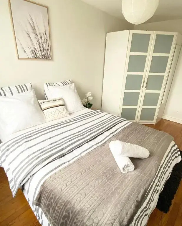 Spacieux & et agréable appartement + balcon et parking
