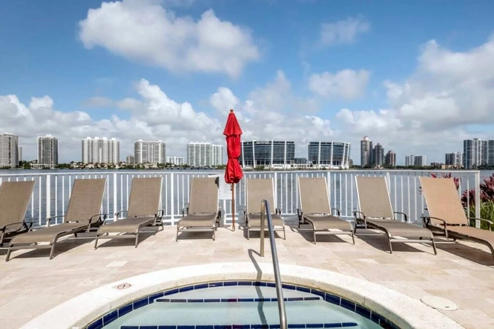 Le Marina Bay 1003 - Condo 6 People, Sunny Isles