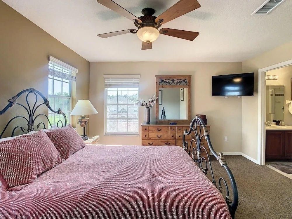 Fantastic 7 Bed 6 Bath In Prestigious Gated Comm. 7 Bedroom Villa by Redawning