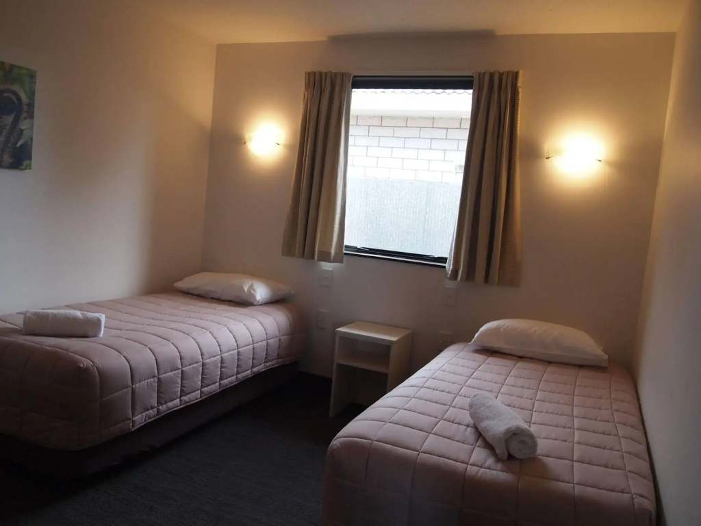 Airport Lodge Motel
