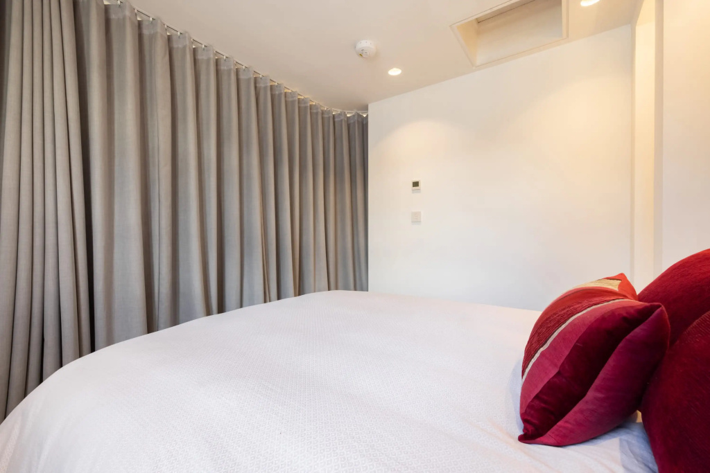 Contemporary One Bedroom Apartment - Borough