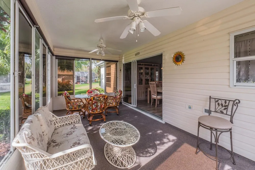 Deerfield Lane 1253 by White Pelican VR