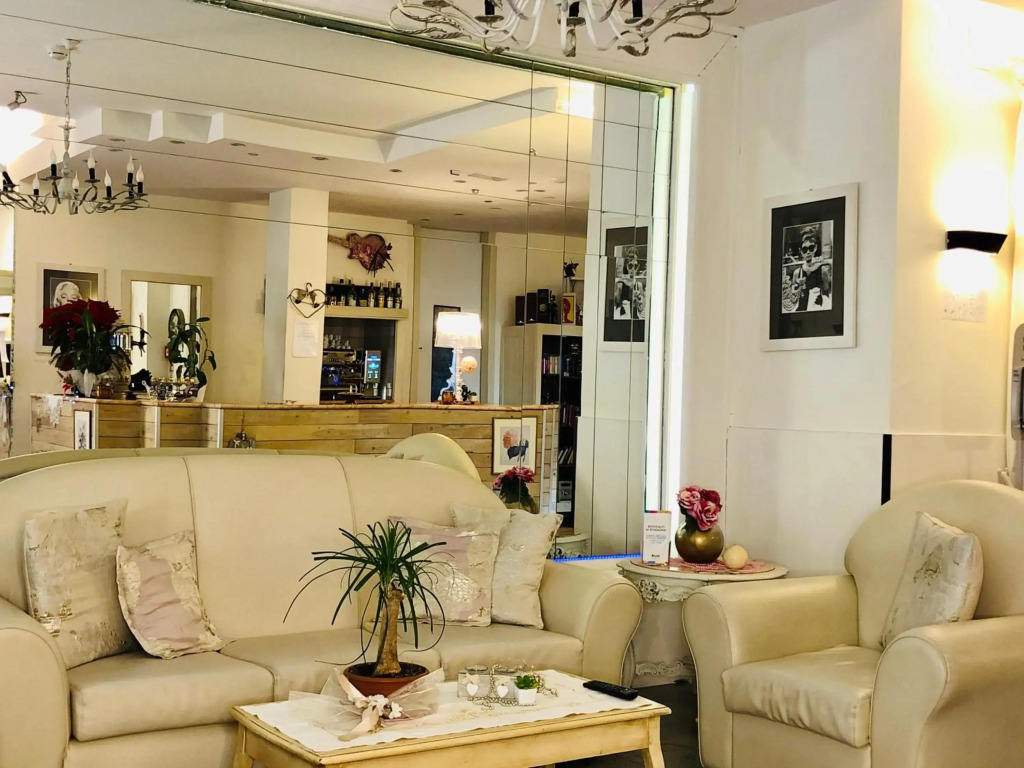 Hotel Garisenda B&B con Brunch sino alle 12 - in Centro a Riccione -