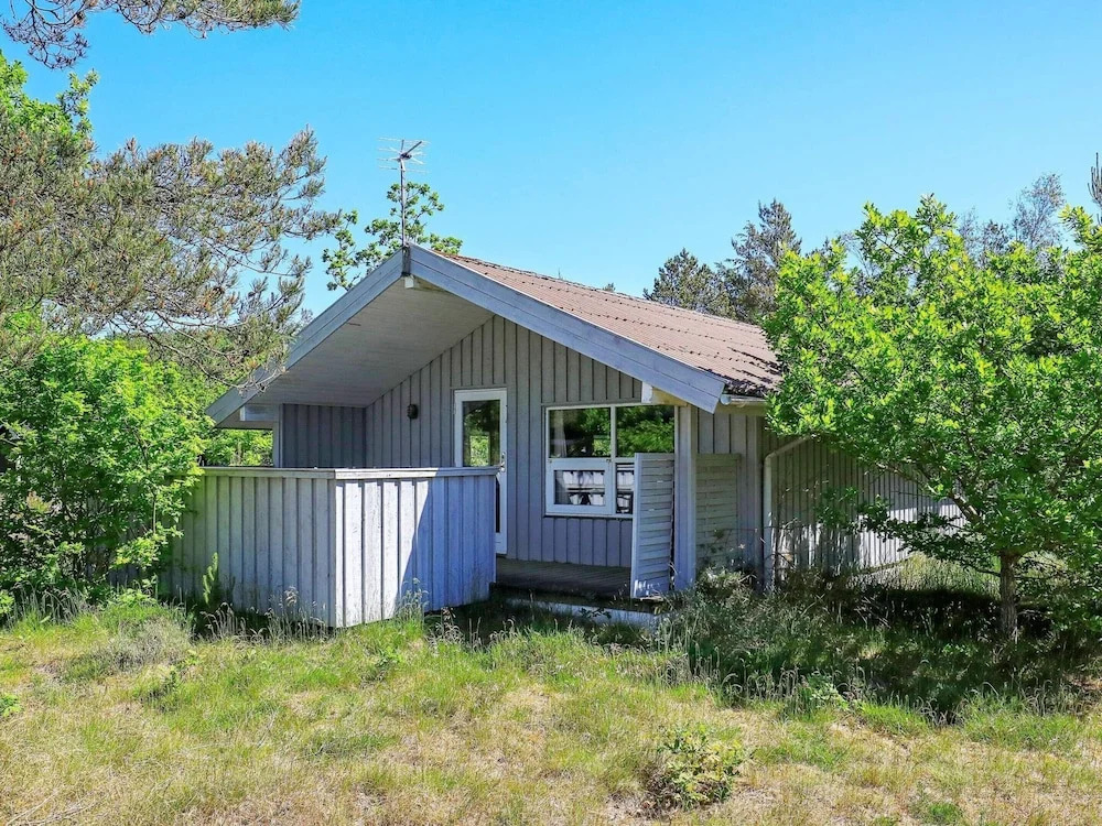 6 Person Holiday Home in Albaek