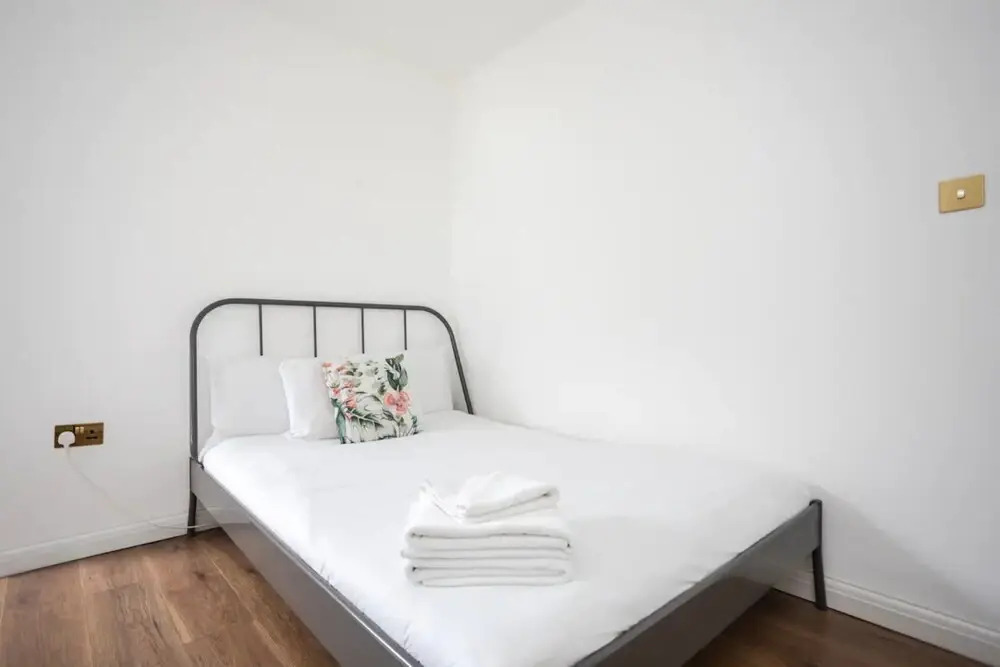 Spacious 4 Bedroom Apartment in Bethnal Green