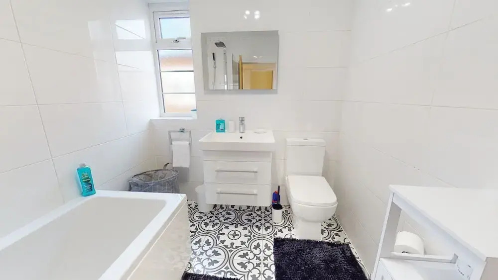 Immaculate 4-bed House in Romford