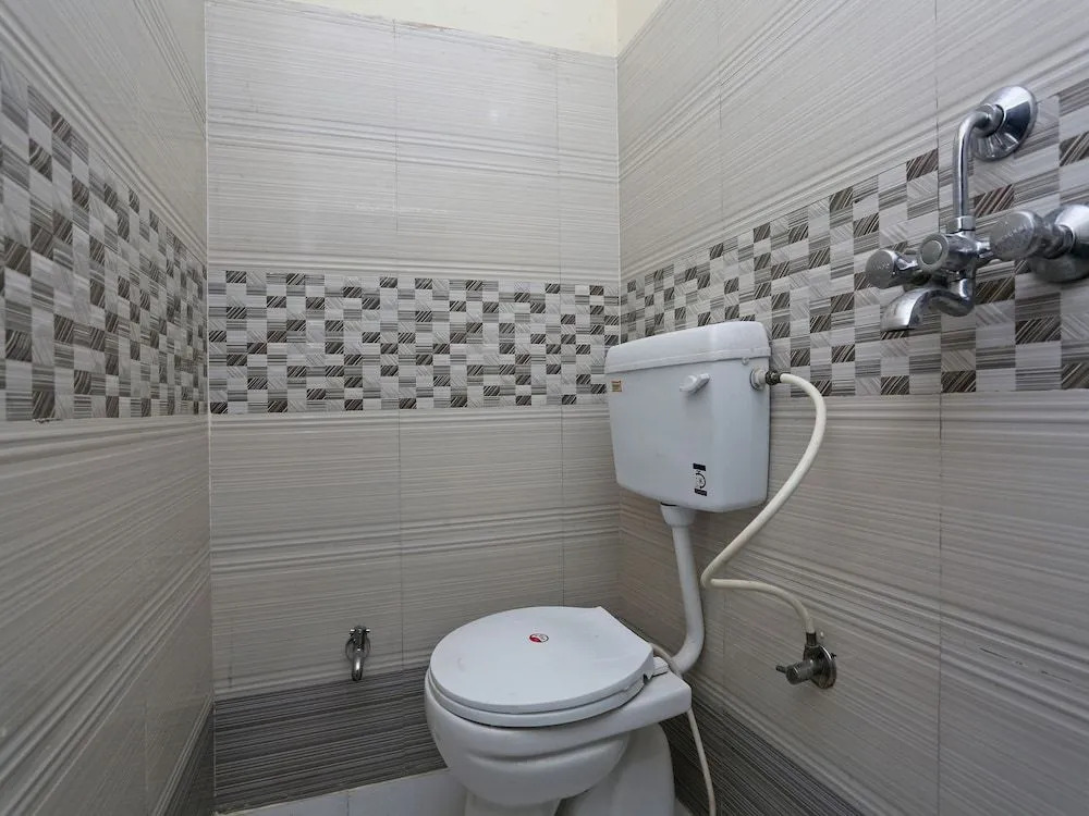 OYO 15994 Hotel Bullet Inn & Lounge