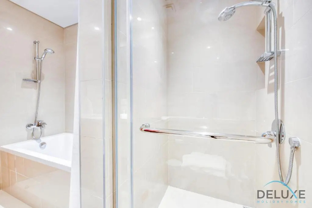 Radiant 3BR With Assistant Room at Harbour Views Tower 1 by Deluxe Holiday Homes