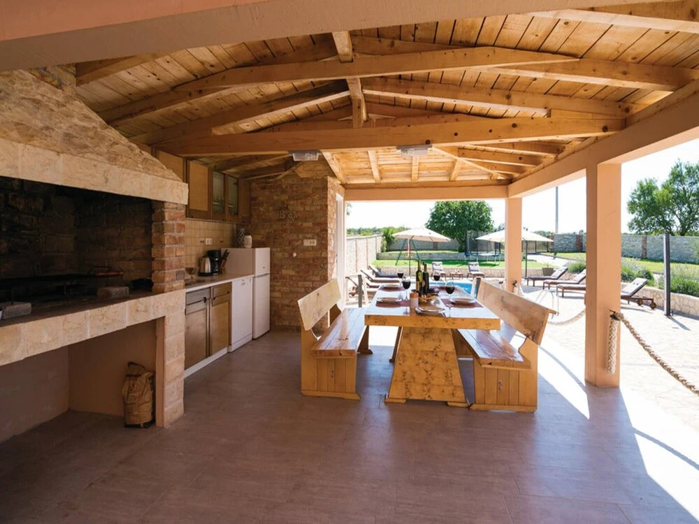 5 Villa Antique With Extra Large Pool