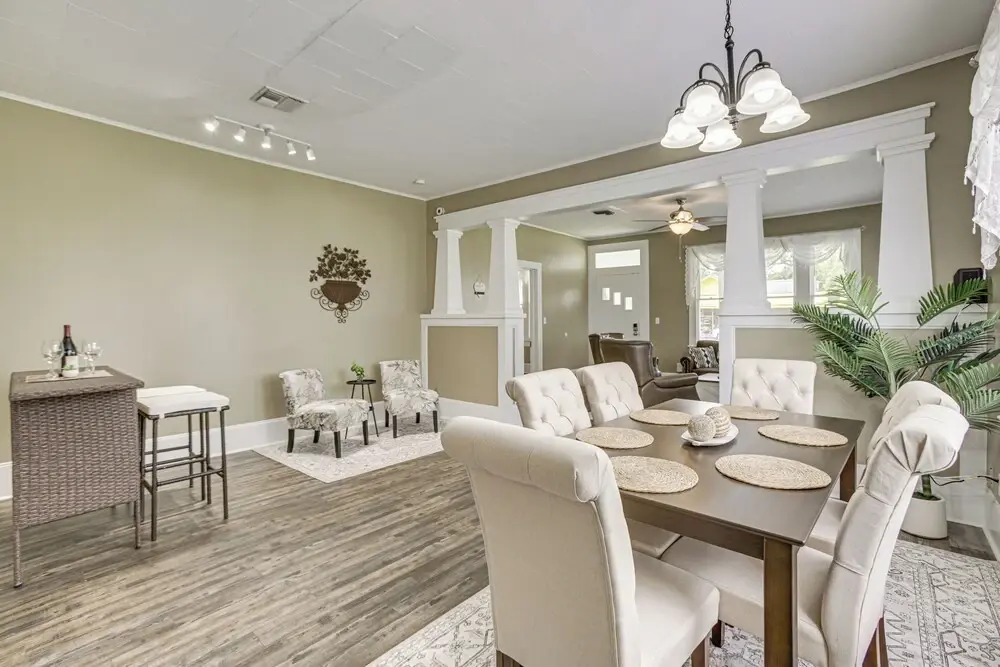 Historic District Haven! Walk Downtown + Fast Wifi