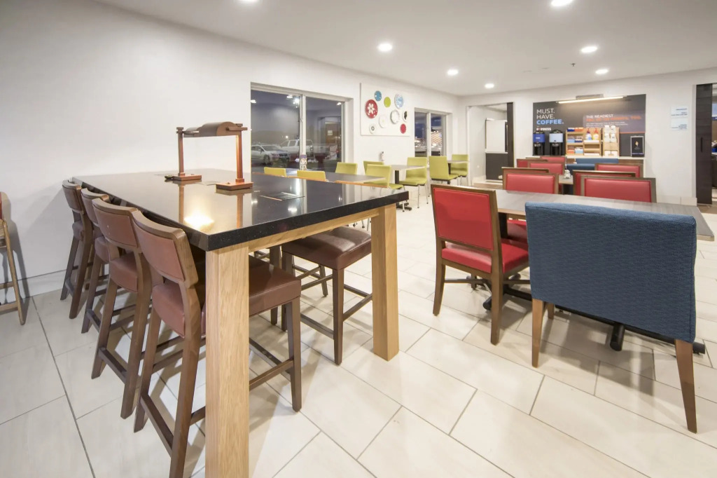 Holiday Inn Express Chicago Northwest-Vernon Hills by IHG